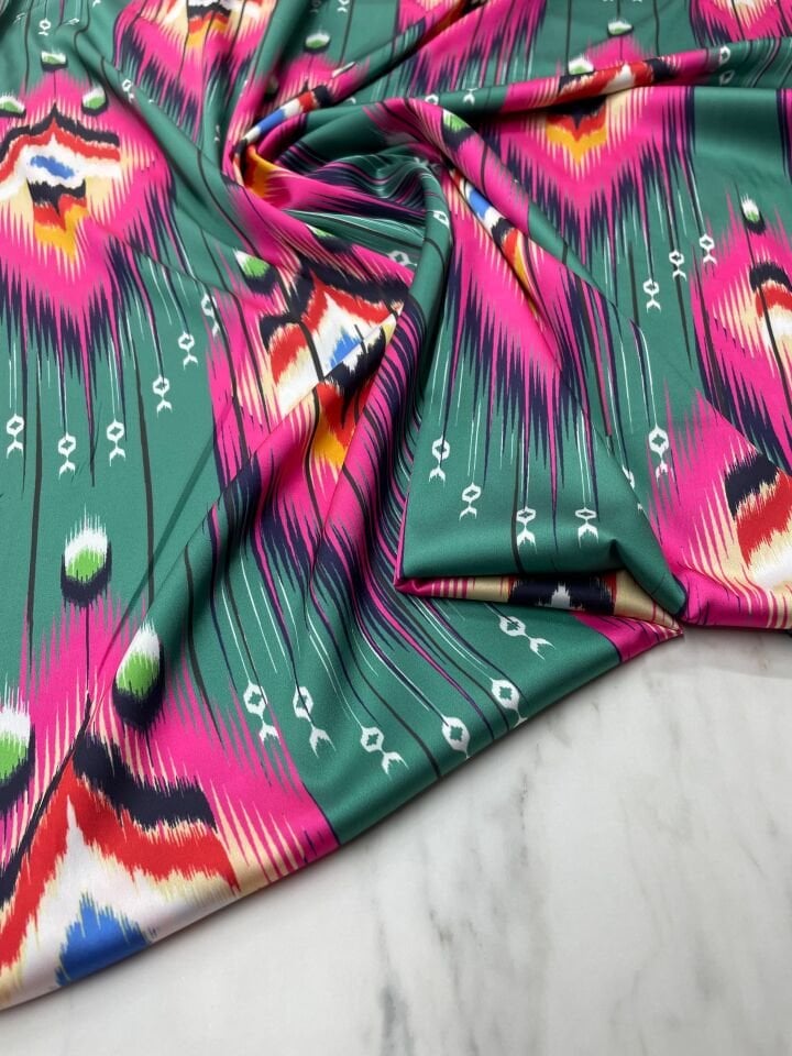 Fuşya İkat Desen Elbiselik Gömleklik Tivil Saten Kumaş