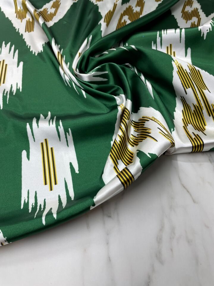 Yeşil Neo Desen Elbiselik Gömleklik Tivil Saten Kumaş