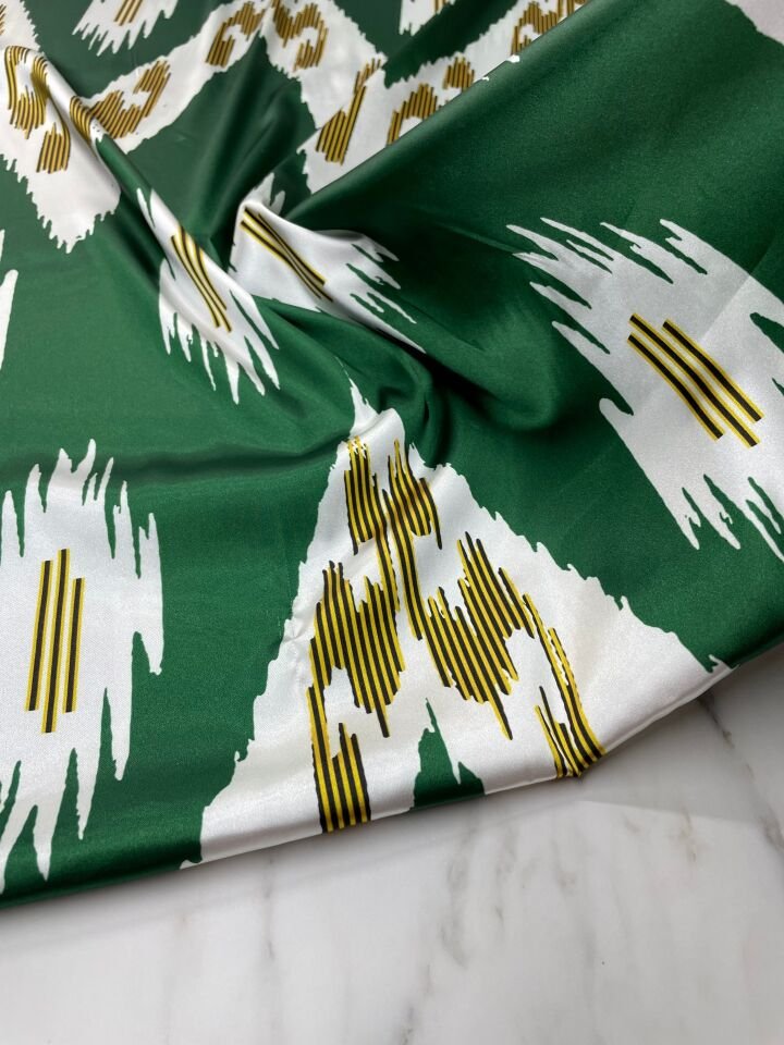 Yeşil Neo Desen Elbiselik Gömleklik Tivil Saten Kumaş