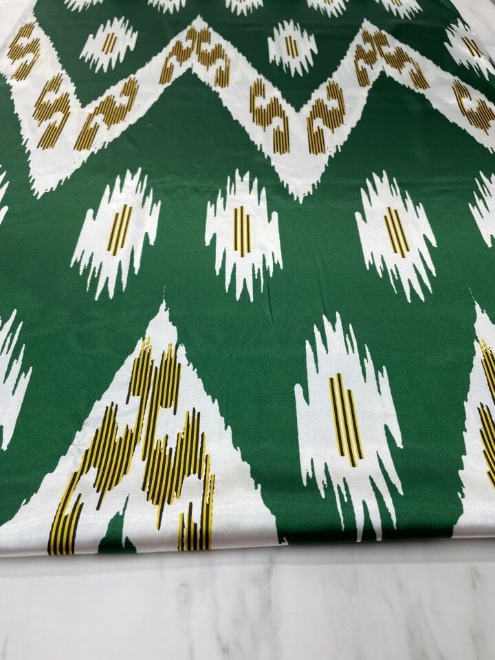 Yeşil Neo Desen Elbiselik Gömleklik Tivil Saten Kumaş