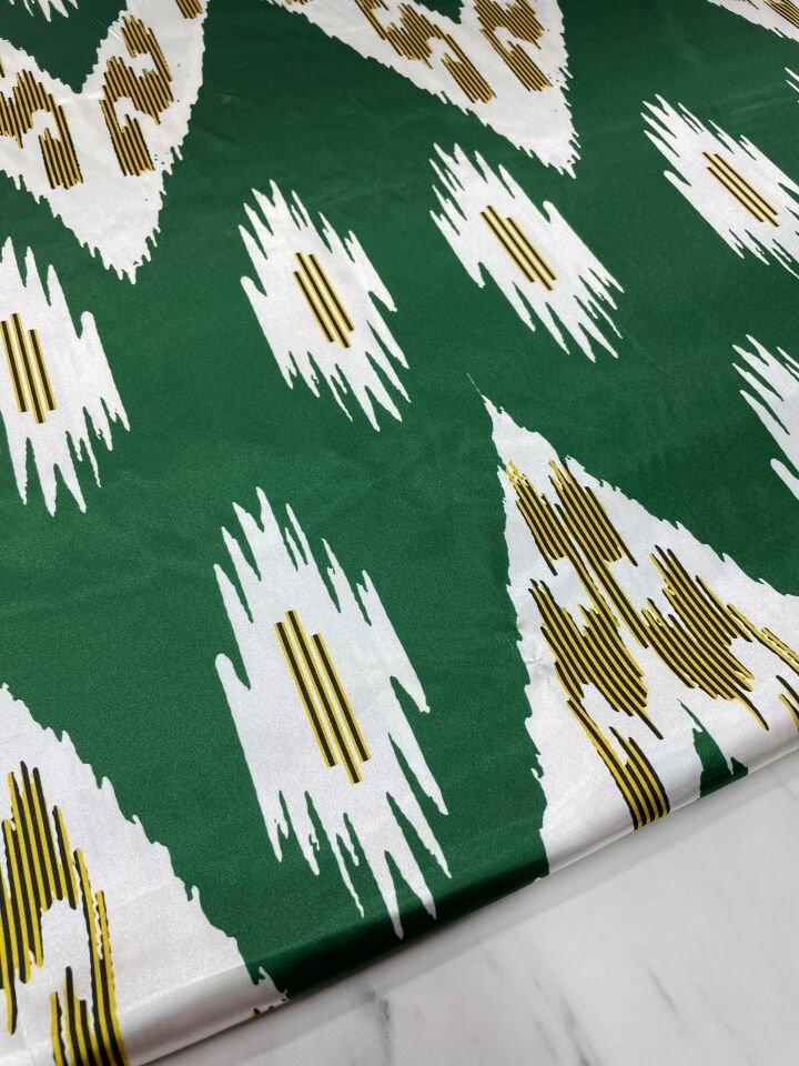 Yeşil Neo Desen Elbiselik Gömleklik Tivil Saten Kumaş