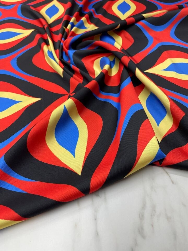 Kırmızı Desen Elbiselik Gömleklik Tivil Saten Kumaş