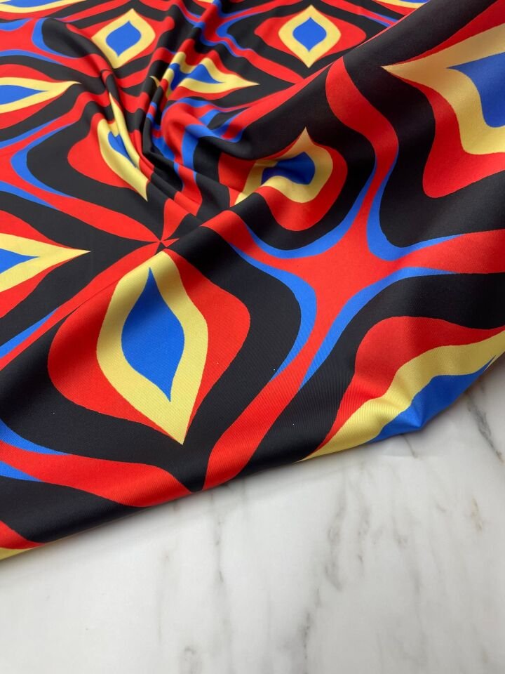 Kırmızı Desen Elbiselik Gömleklik Tivil Saten Kumaş