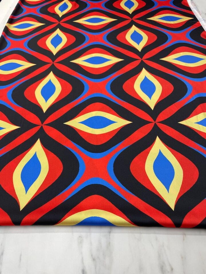 Kırmızı Desen Elbiselik Gömleklik Tivil Saten Kumaş