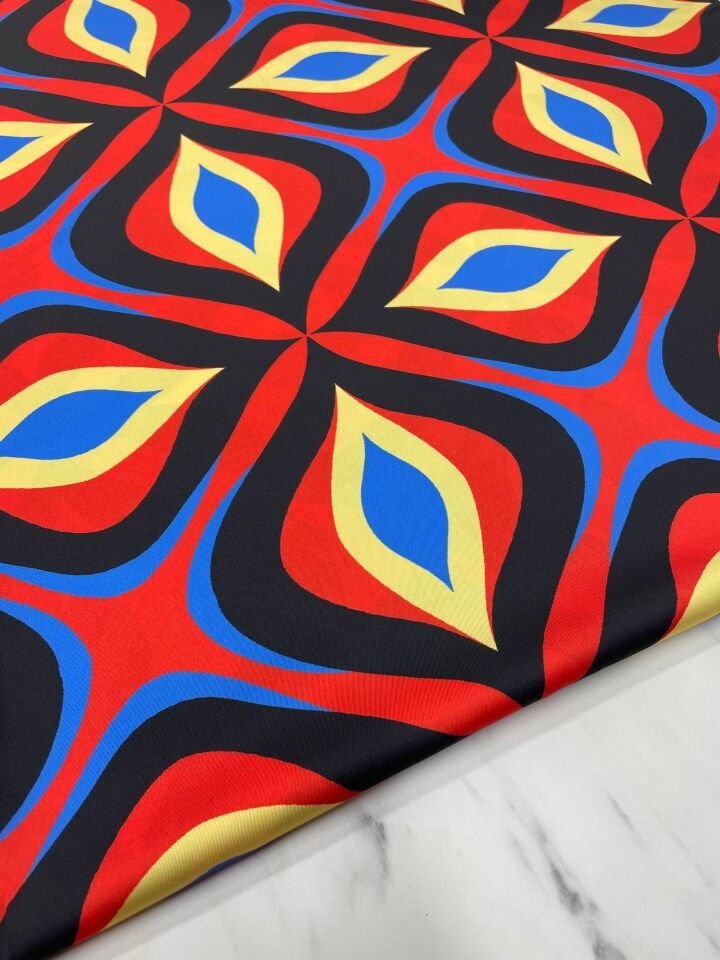 Kırmızı Desen Elbiselik Gömleklik Tivil Saten Kumaş