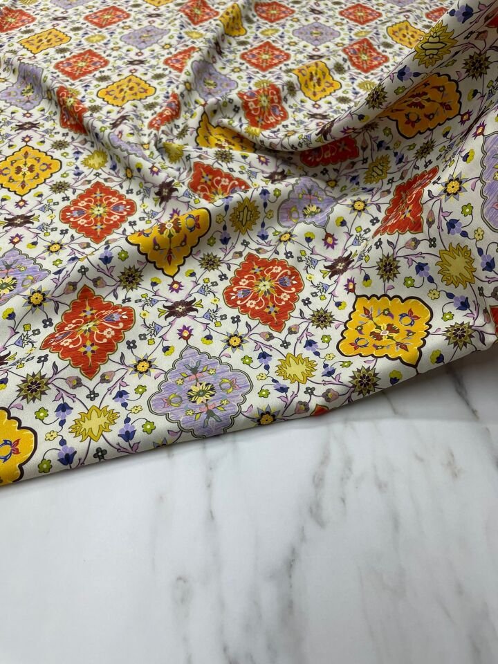 Nakış Desen Elbiselik Gömleklik Tivil Saten Kumaş