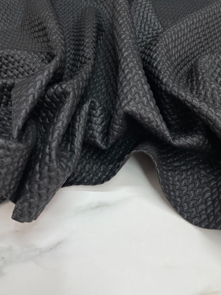 Siyah Deri Kapıtone Elbiselik Pantolonluk Ceketlik Kumaş