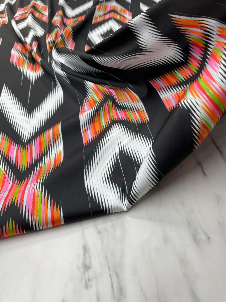 İkat Desen Elbiselik Gömleklik Tivil Saten Kumaş