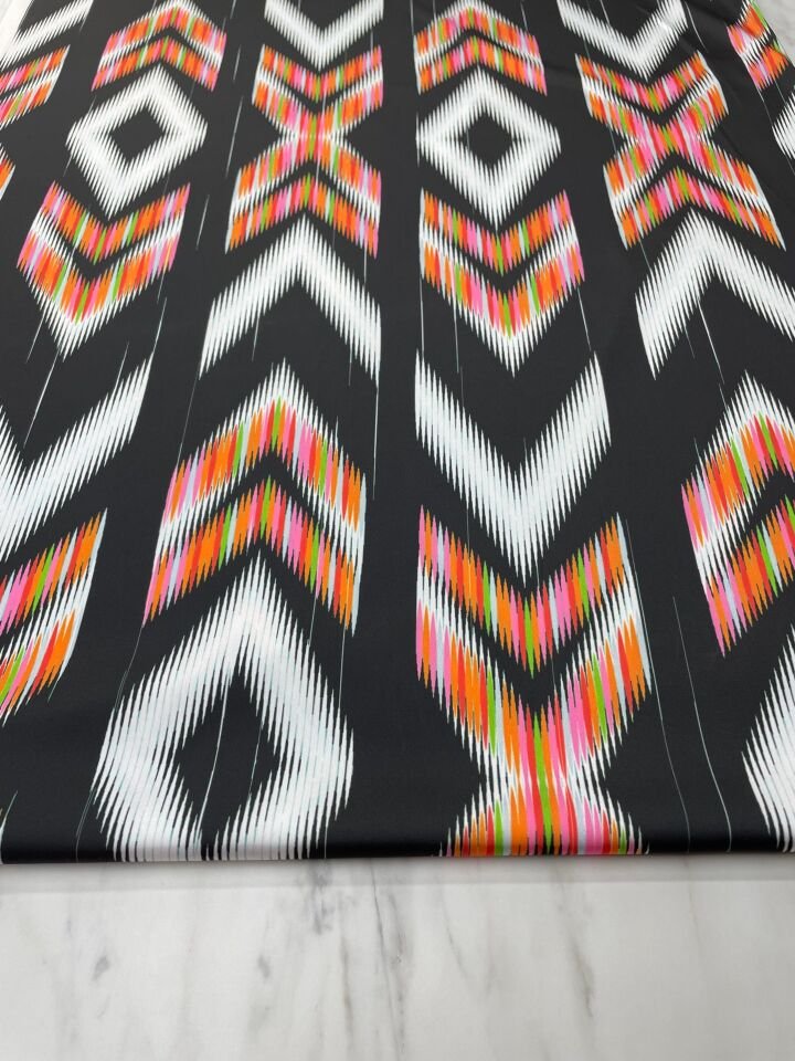 İkat Desen Elbiselik Gömleklik Tivil Saten Kumaş