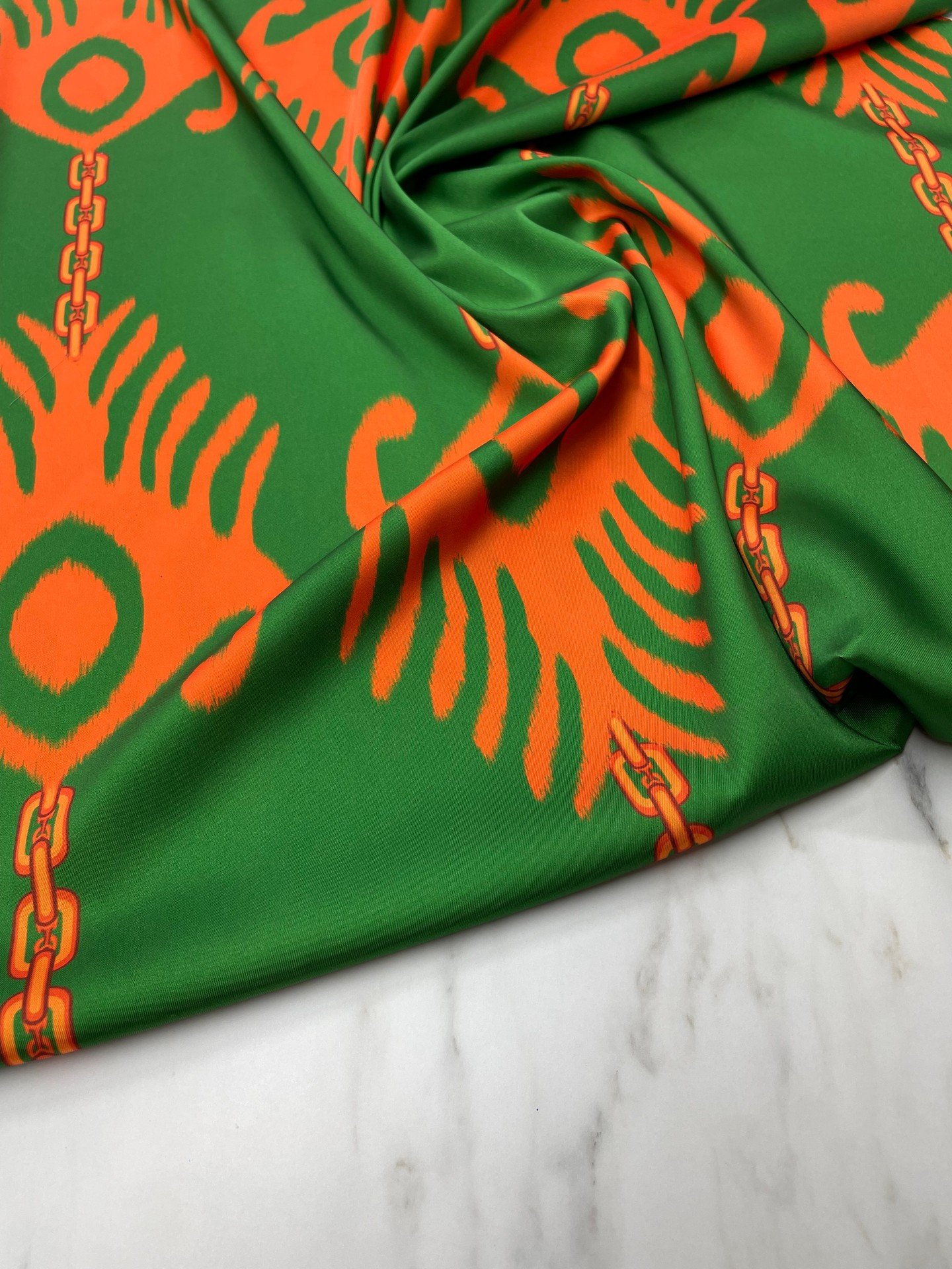 Yeşil İkat Desen Elbiselik Gömleklik Tivil Saten Kumaş